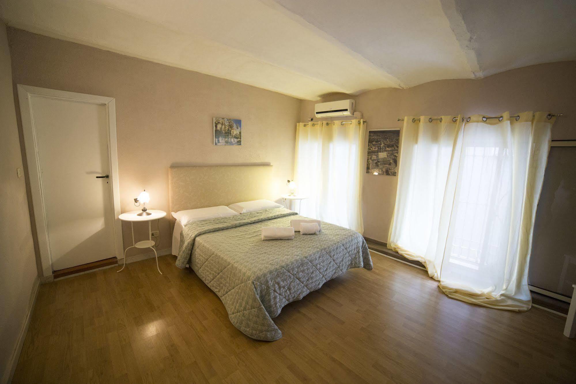 Hotel Biscari 2*